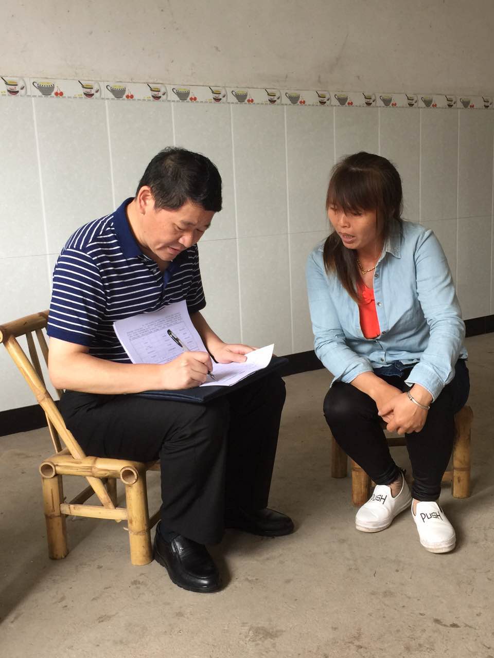 江西南丰县检察院检察长深入挂点村精准扶贫